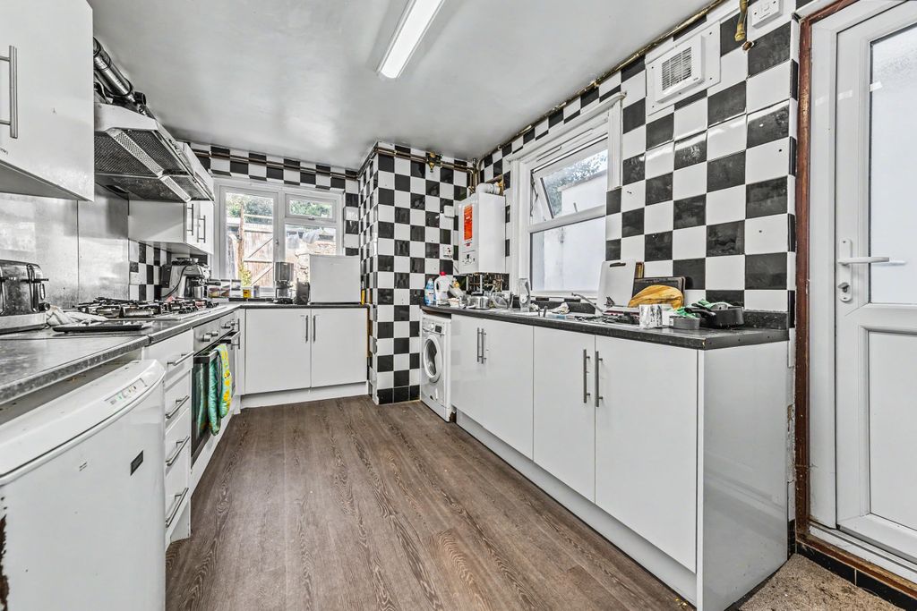 Property photo 2 of 22 88 Shaftesbury Road, Brighton, Bn1 4Ng