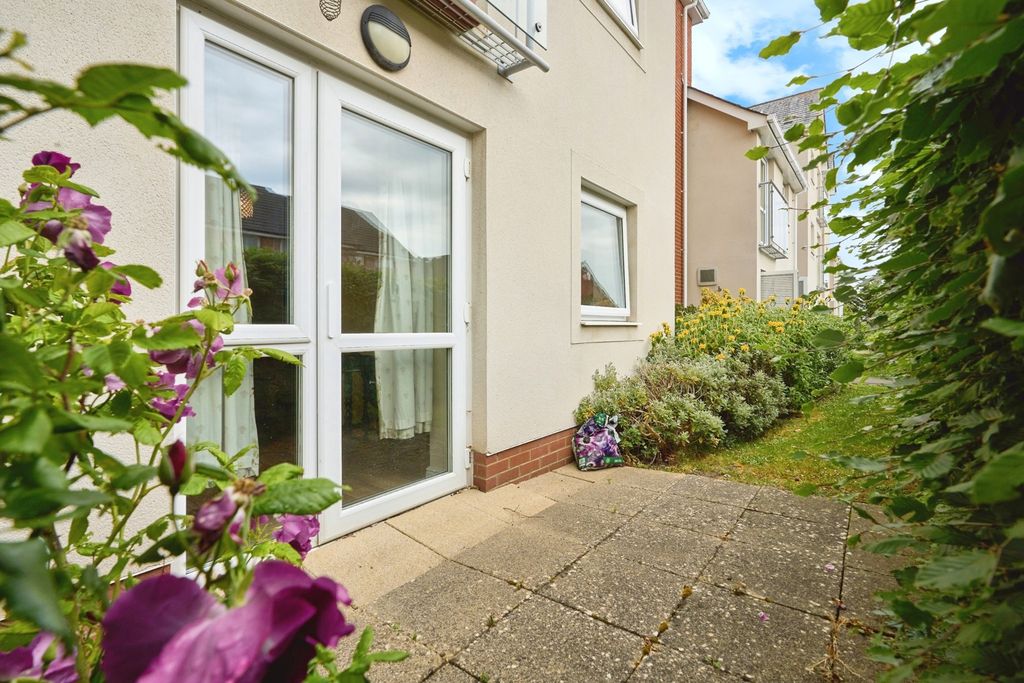 Property photo 2 of 10 Outside