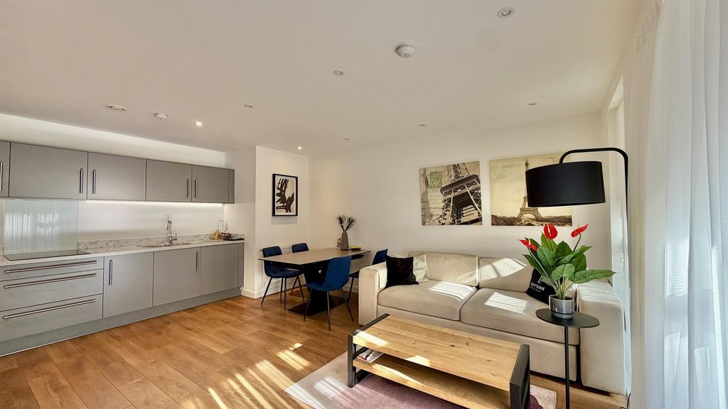 Property photo 1 of 15 2 Bedroom, New Building, E6 For Sale By Barrain Lo