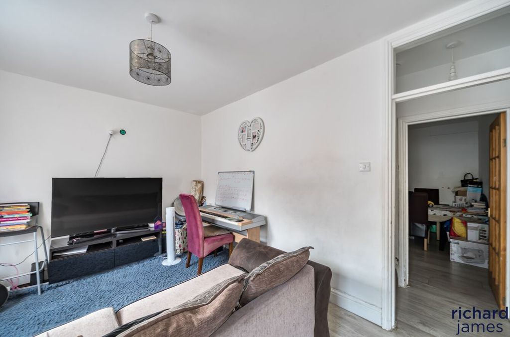 Property photo 2 of 15 F8De18710A454B40Affe12Cf420Da4Bb