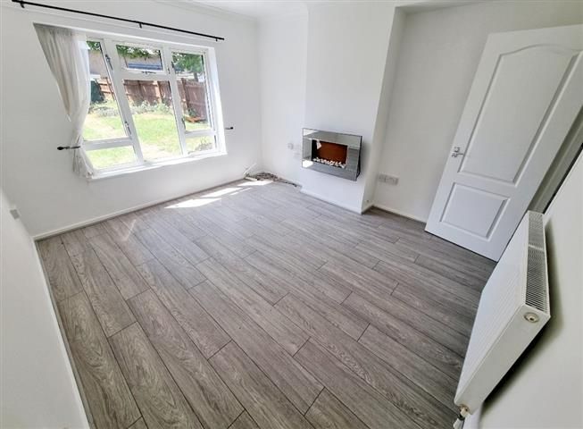 Property photo 3 of 21 Living Room