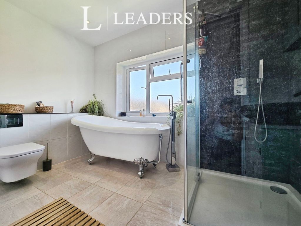 Property photo 2 of 31 En-Suite