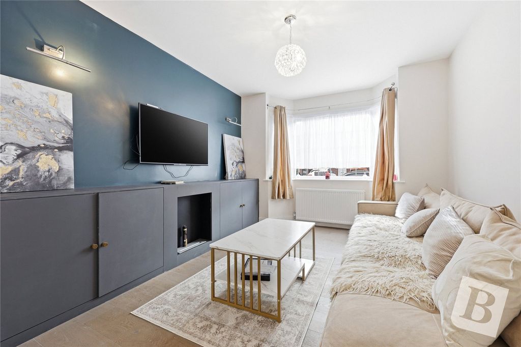 Property photo 2 of 18 Living Room