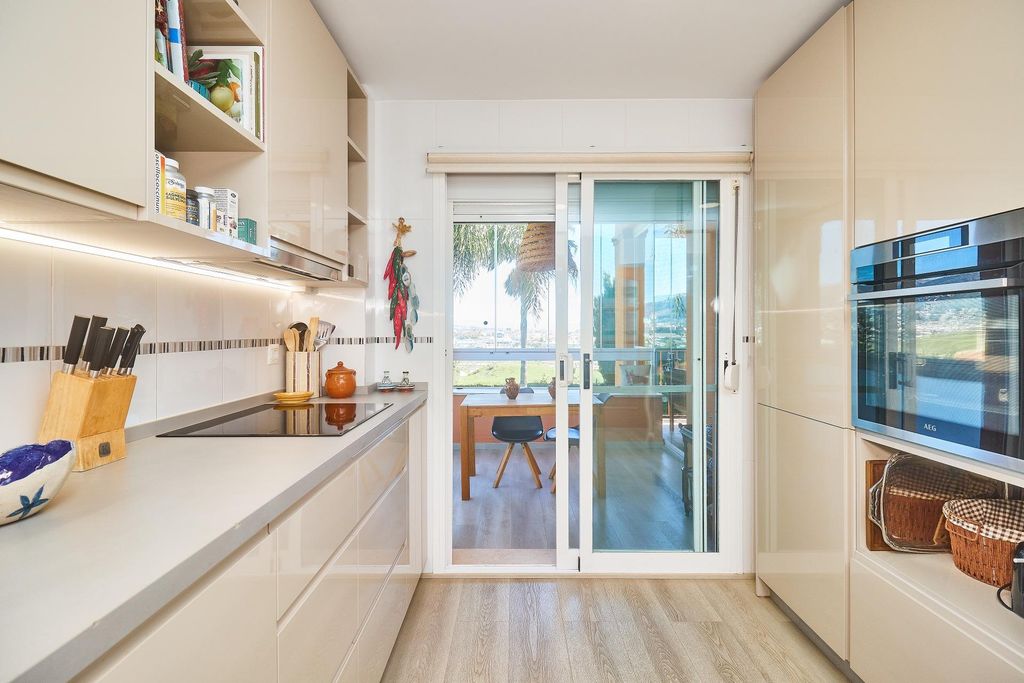 Property photo 3 of 60