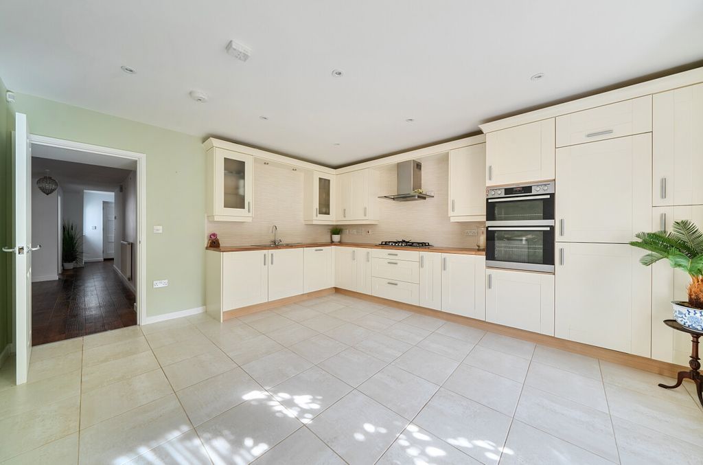 Property photo 3 of 25 1353880-3-68c99A4...