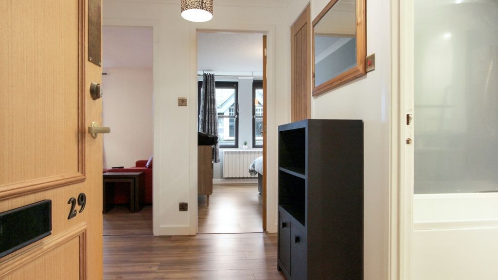 Property photo 1 of 10 D2B0Bd88-Aaa9-4D3A-8370-Bcc399E9699A