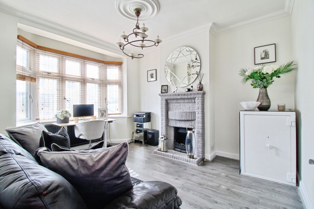 Property photo 2 of 29 18