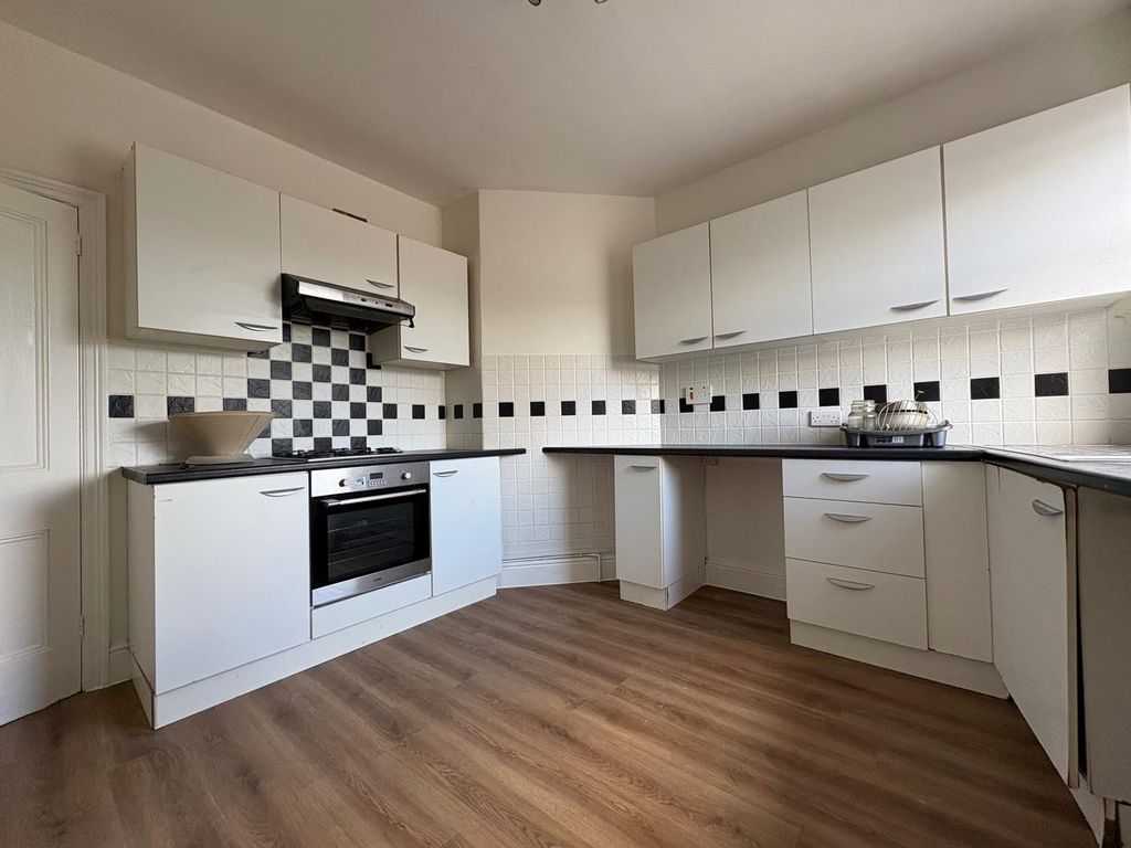 Additional image 6 of 2 bed flat to rentAndrew Road, Penarth CF64