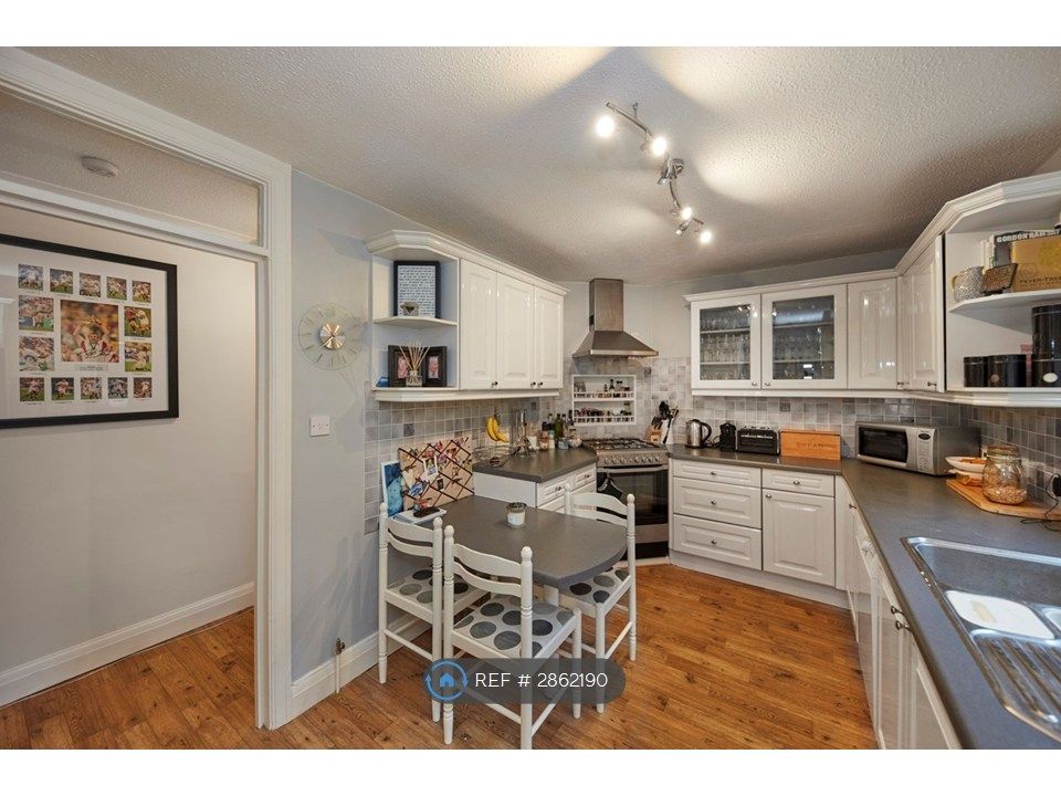 Property photo 3 of 9 Eat In Kitchen