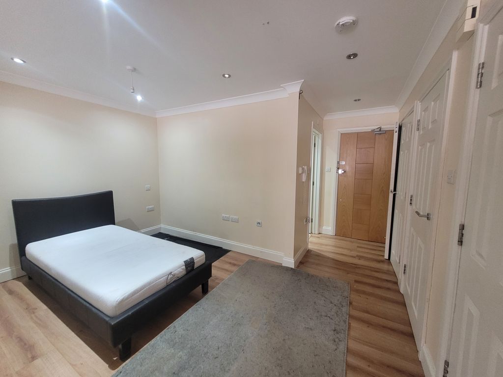 Property photo 3 of 5 Bedroom