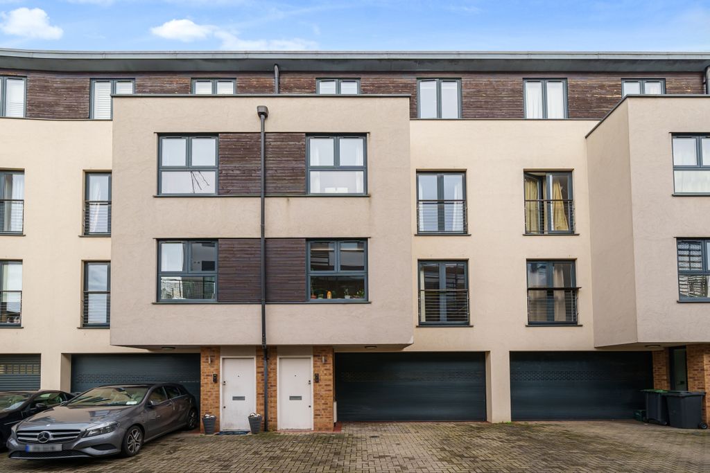 Property photo 3 of 19 1087657 (1)