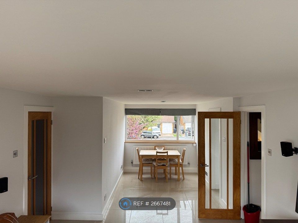 Property photo 3 of 8 Dinner