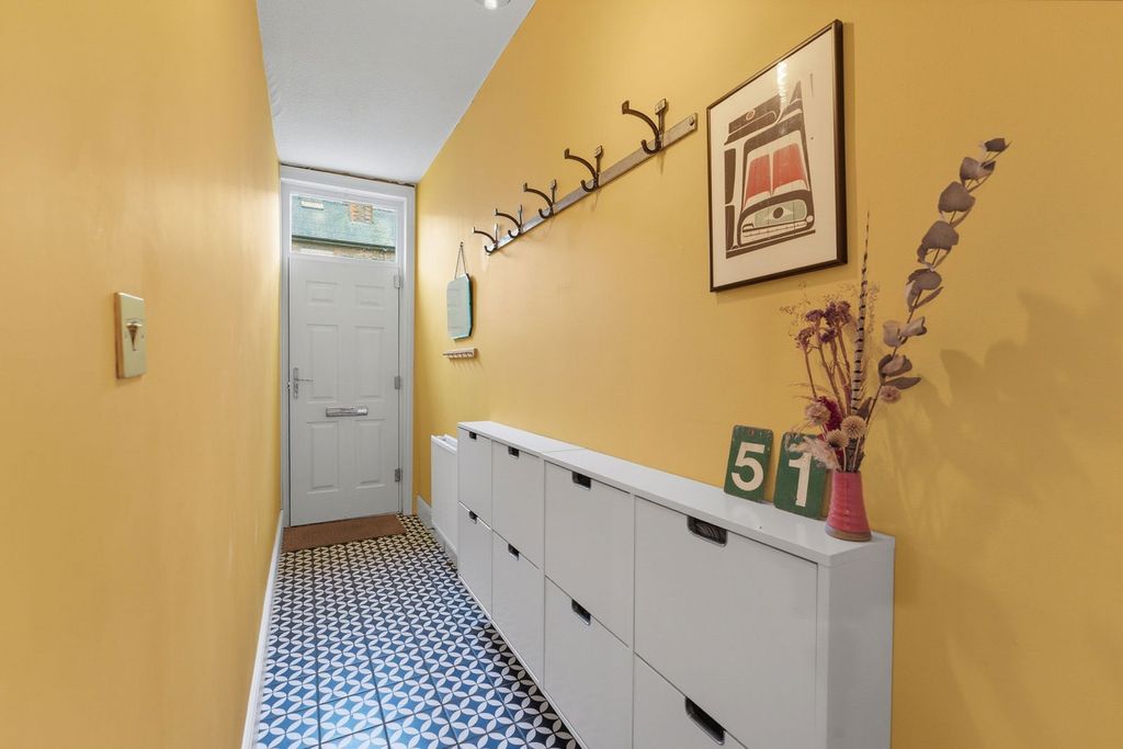 Property photo 2 of 25