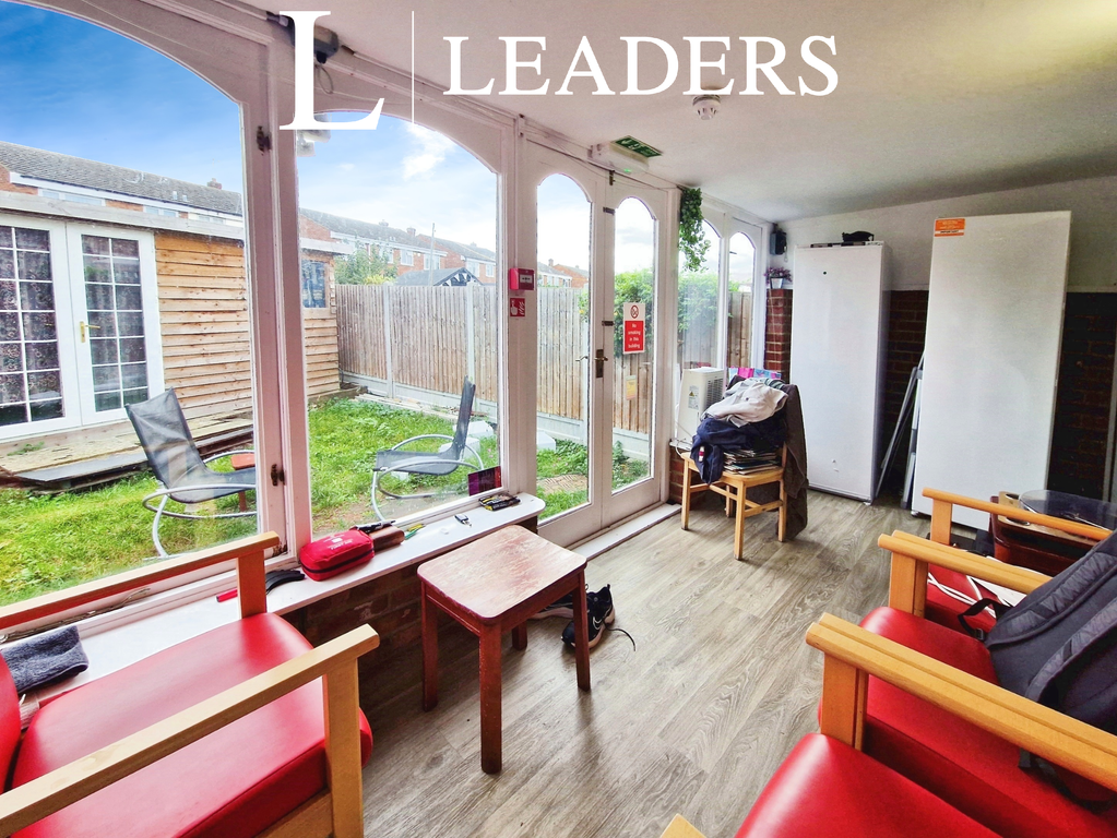 Property photo 3 of 15 Conservatory