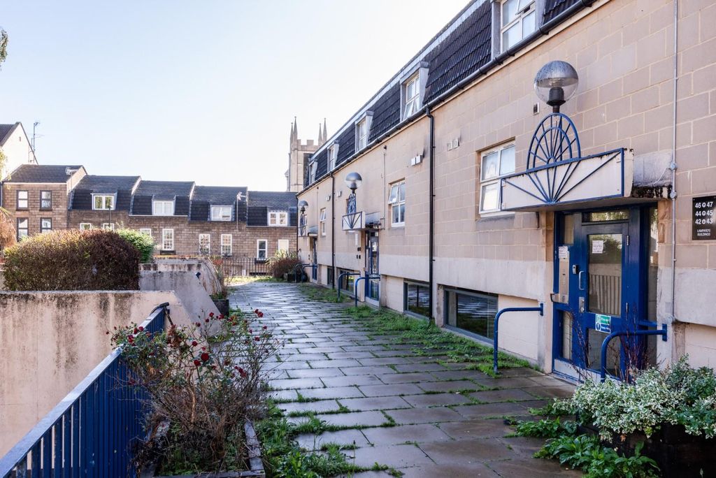 Property photo 2 of 13 49 Lampards Buildings, Bath BA1 2Rw-3.Jpg