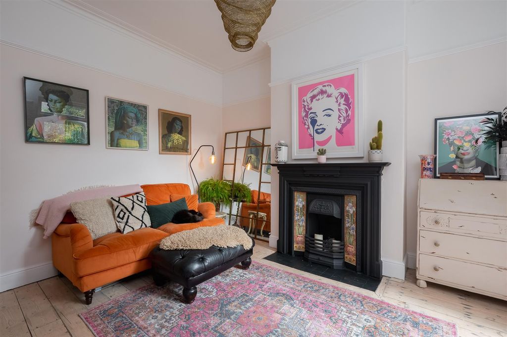 Property photo 3 of 20 Dining Room