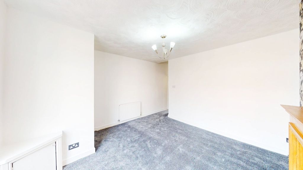 Property photo 3 of 13 Lounge