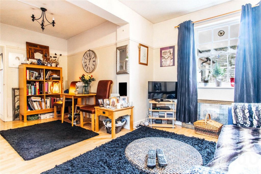 Property photo 3 of 8