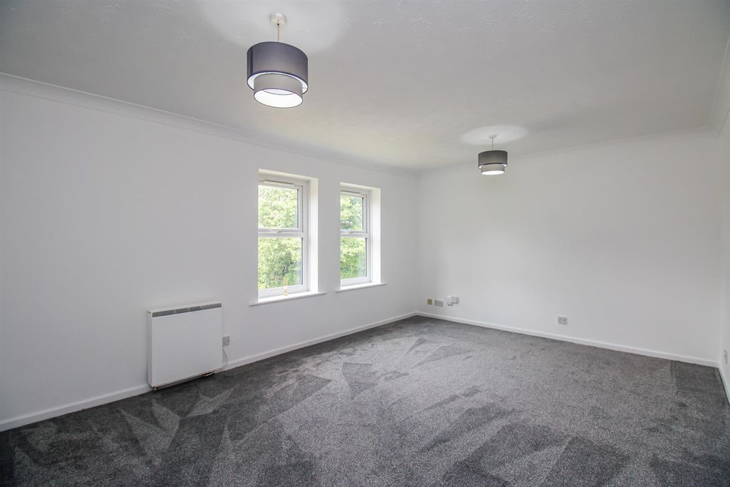 Property photo 3 of 7 Living Room