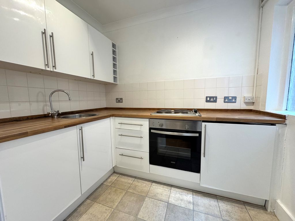 Property photo 2 of 5 Kitchen