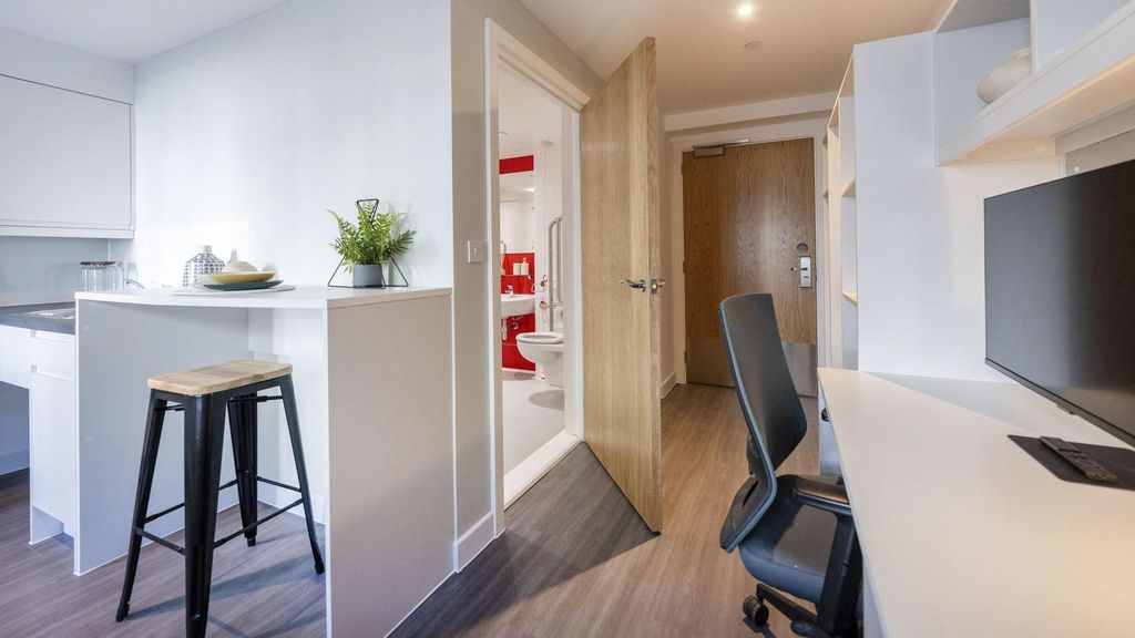 Property photo 3 of 18