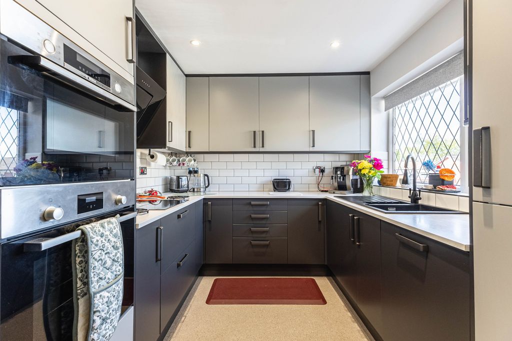 Property photo 2 of 19 Kitchen