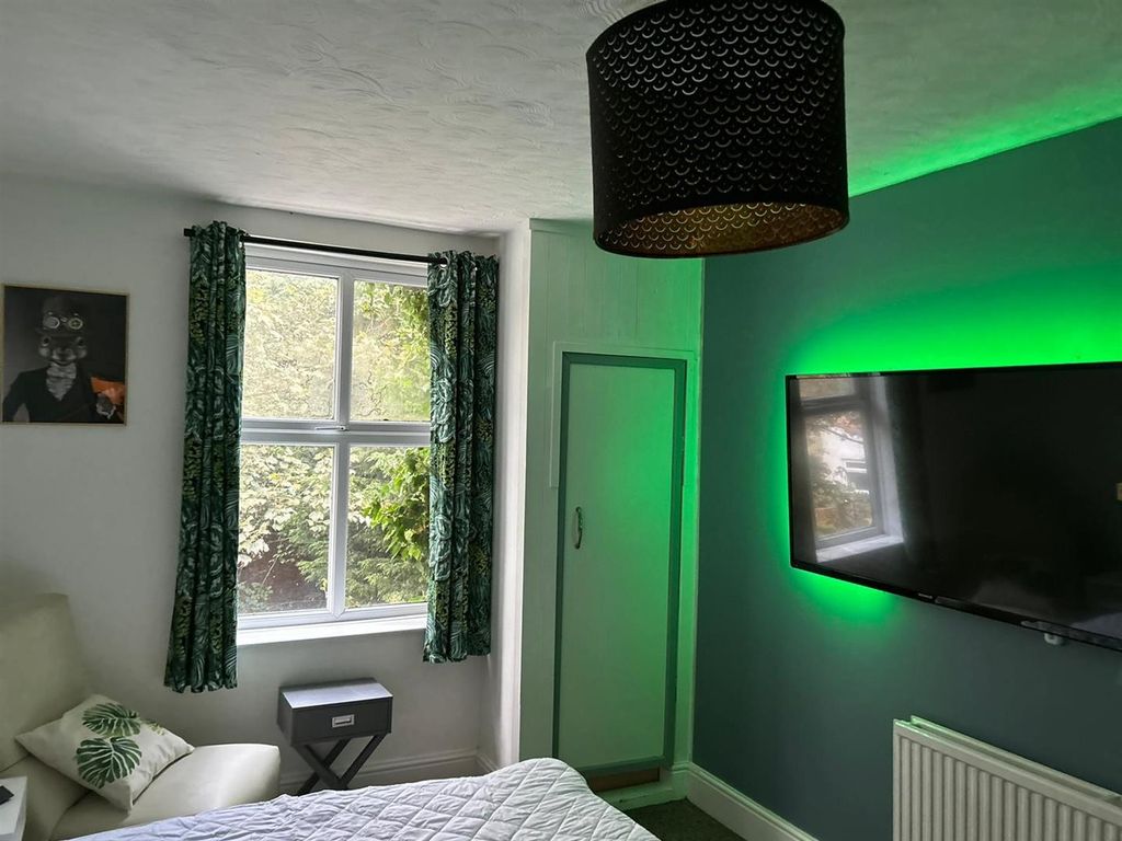 Property photo 1 of 8 Bedroom 1.Jpg