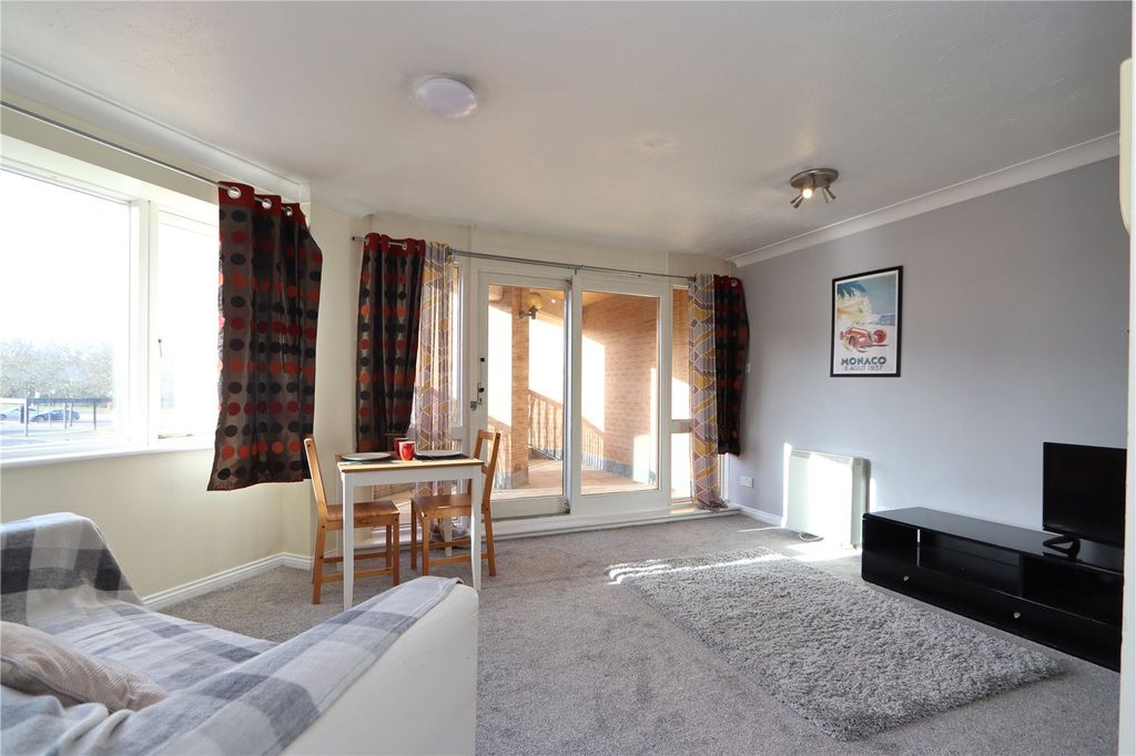 Property photo 2 of 14 Picture No. 17