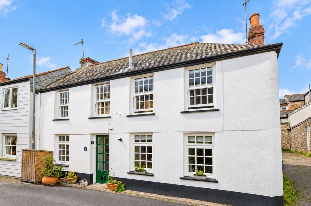 Property photo 1 of 13 4 Church Lane