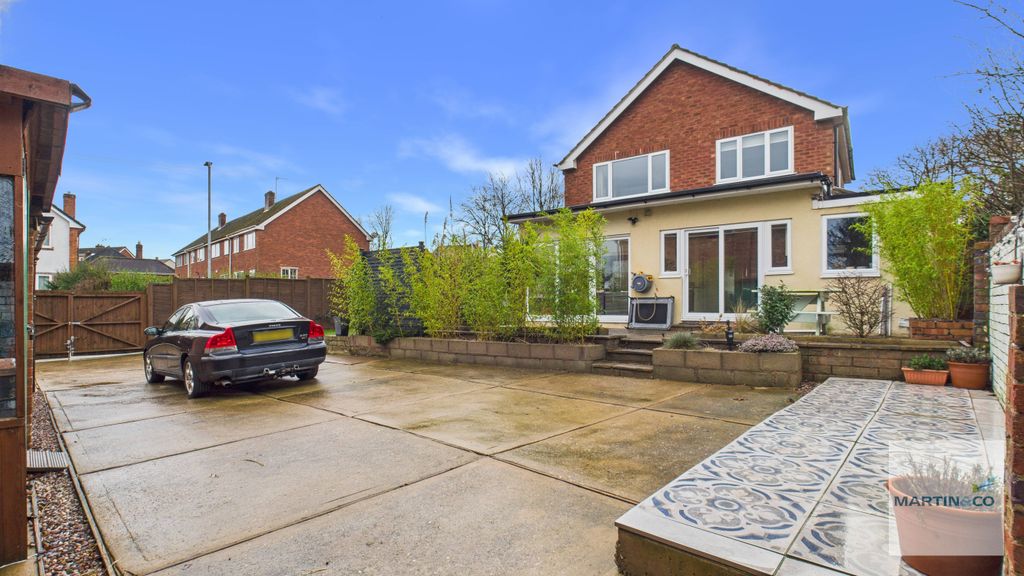 Property photo 1 of 34 Cam03663G0-Pr0227-Still032