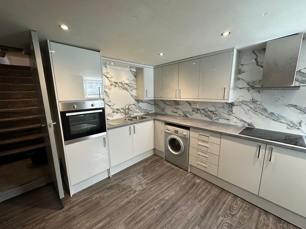 Property photo 2 of 11 Photo