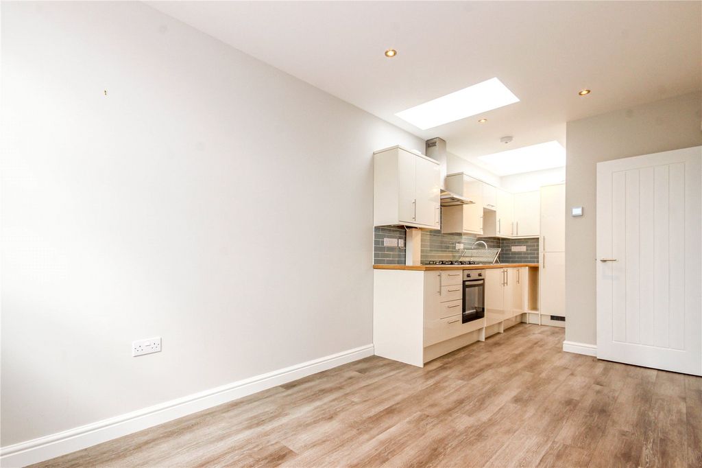 Property photo 2 of 14 Picture No. 16