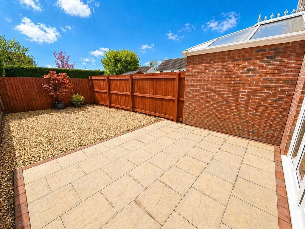 Property photo 2 of 10 Garden