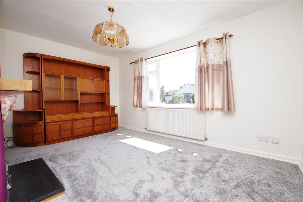 Property photo 3 of 11 Living Room