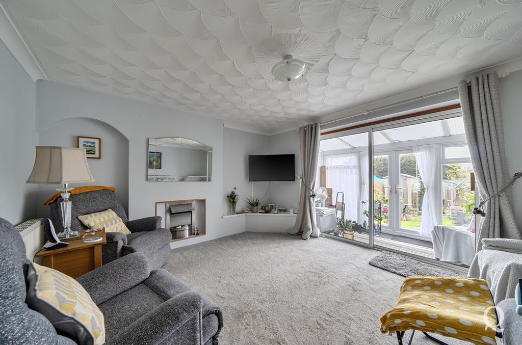 Property photo 2 of 17 882A7B2d-E2d6-4c3...