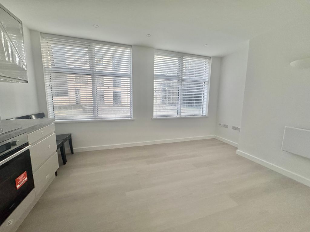 Property photo 3 of 6 Living Room