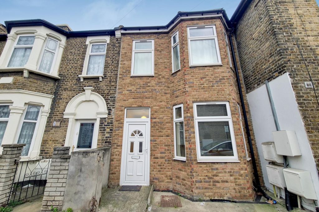 Property photo 2 of 12 Photo 1