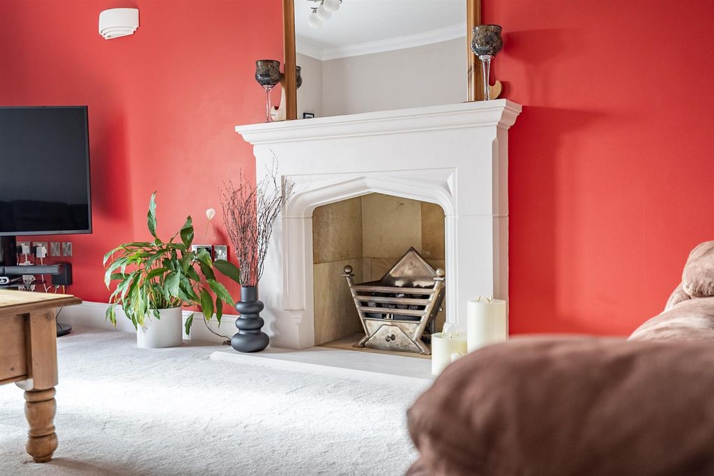 Property photo 3 of 33