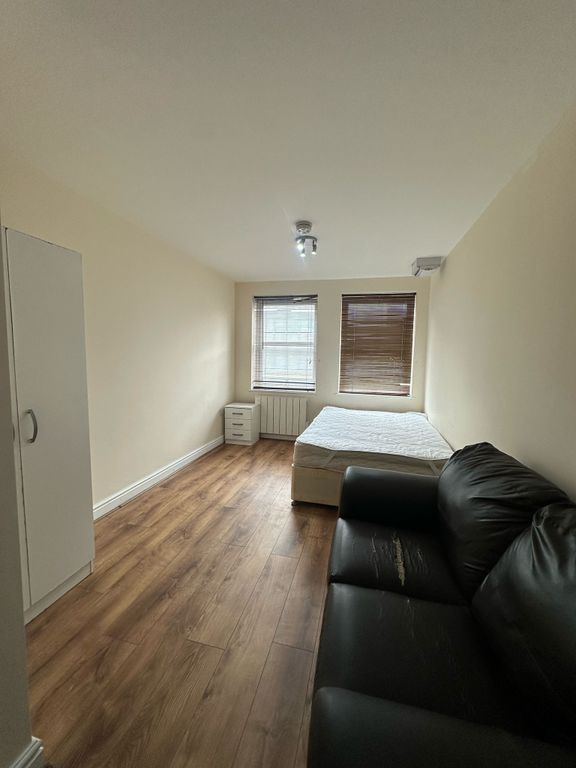 Property photo 1 of 4