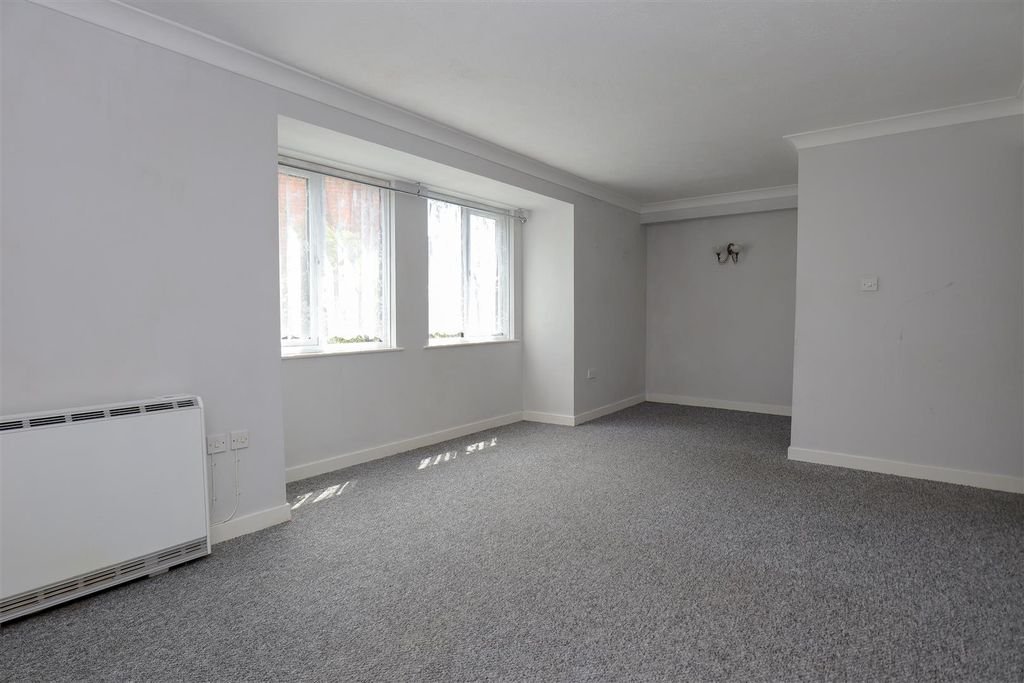 Property photo 2 of 7 Living Room