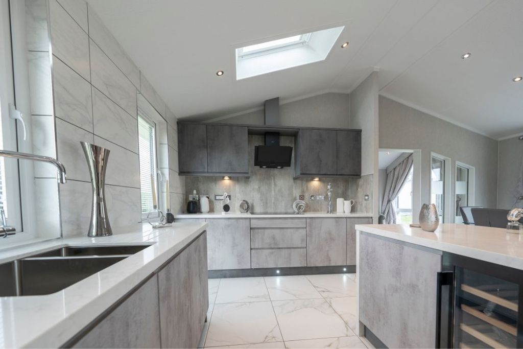 Property photo 3 of 9 3