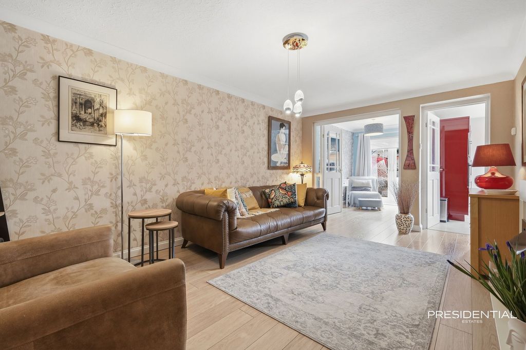 Property photo 2 of 25