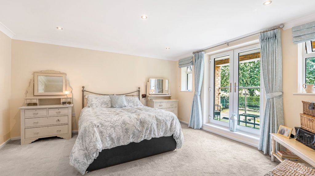 Property photo 3 of 46 5392306