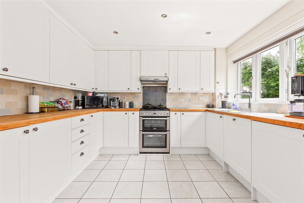 Additional image 5 of 3 bed detached house for saleWilbury Road, Letchworth Garden City SG6