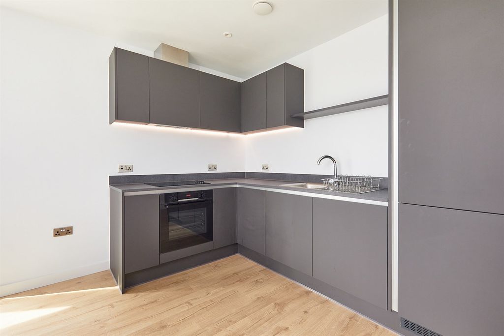 Property photo 3 of 17 (Main)