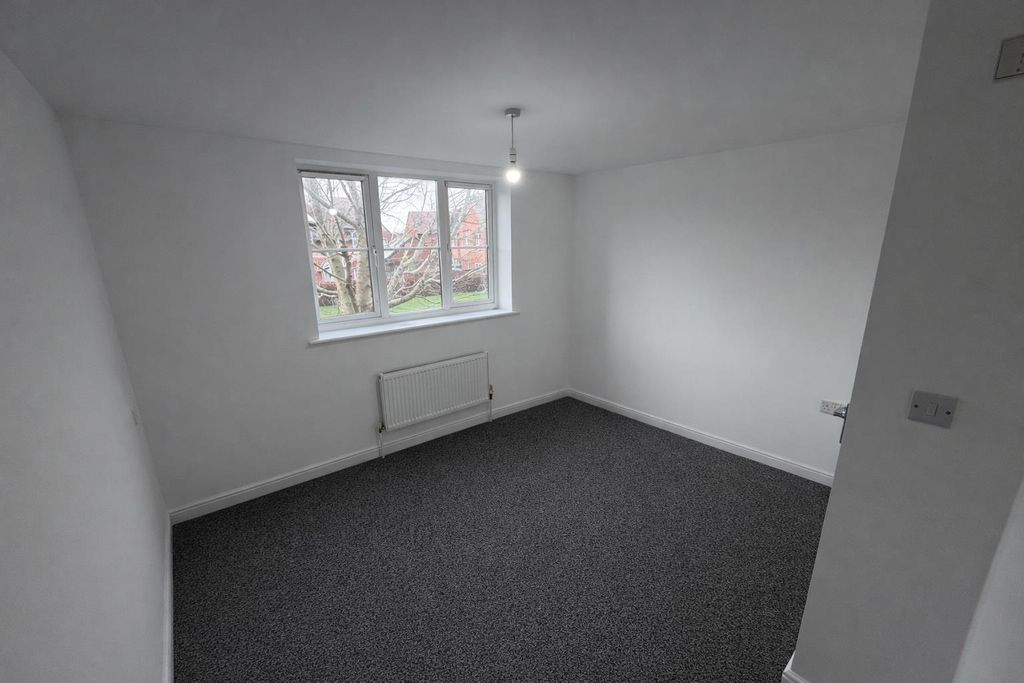 Property photo 2 of 6 Bedroom 1 Diff Angle.Png