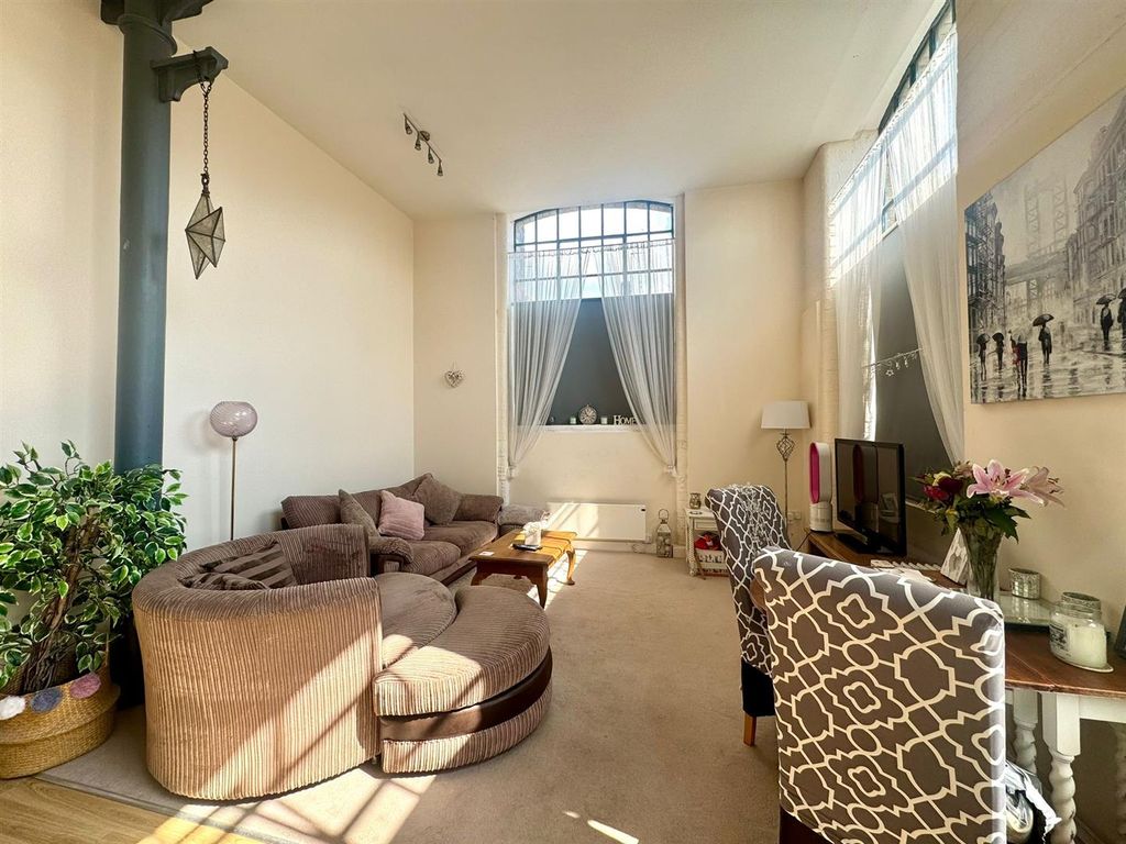 Property photo 3 of 11 Lounge Pic 1.Jpeg