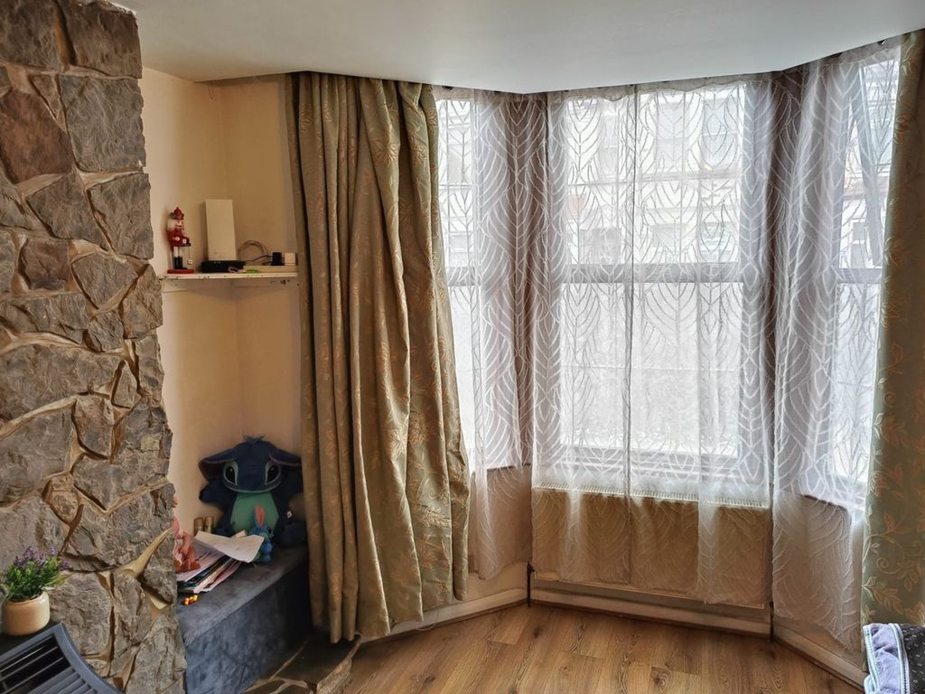 Property photo 3 of 9