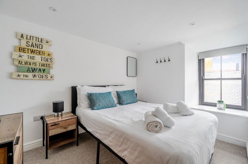 Property photo 3 of 23 1456829-2-6A02033...