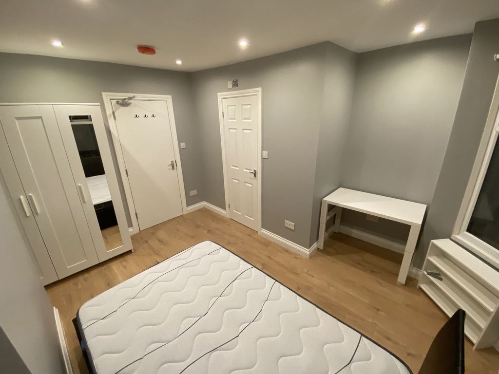Property photo 1 of 8 Room C 1